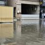 UAE में 15 दिन बाद फिर बाढ़ की चेतावनी, स्कूल और बस सेवा बंद, एयरपोर्ट में पानी भरा