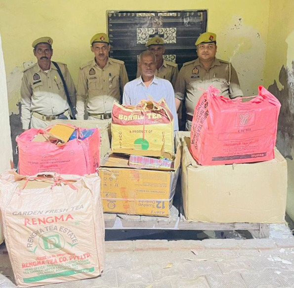 अवैध आतिशबाजी की बिक्री पर पुलिस की टेढ़ी नजर, सदर, महावन क्षेत्र, रिफाइनरी क्षेत्र से तीन लोगोें को किया गिरफ्तार