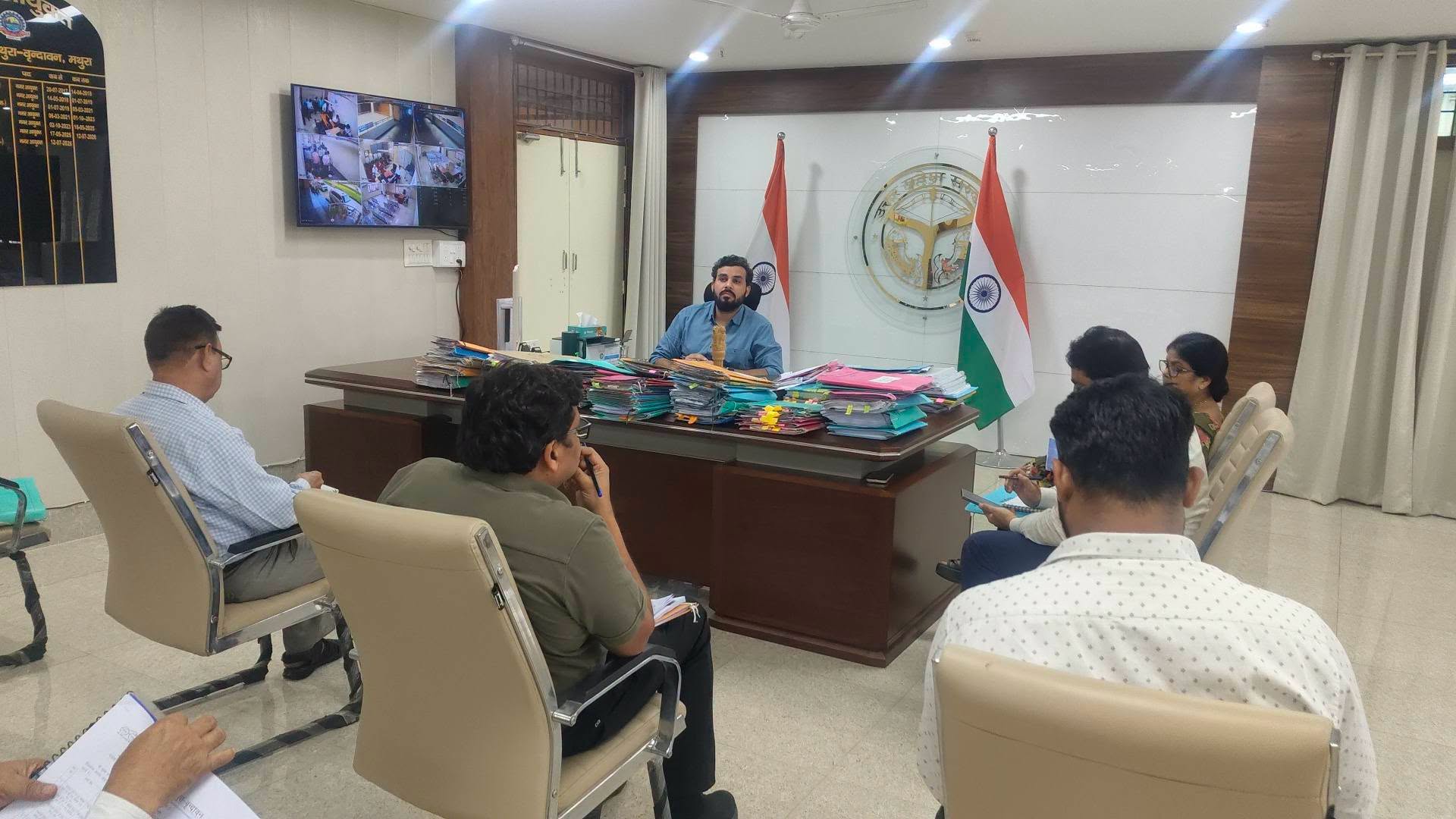 जन्माष्टमी से पहले नगर में व्यवस्थाओं को अंतिम रूप देने में जुटा प्रशासन
