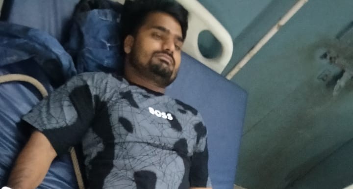 भाजपा जिलाध्यक्ष के घर पर फायरिंग करने वाले बदमाश को पुलिस ने मारी गोली, उपचार के लिये जिला अस्पताल किया रेफर