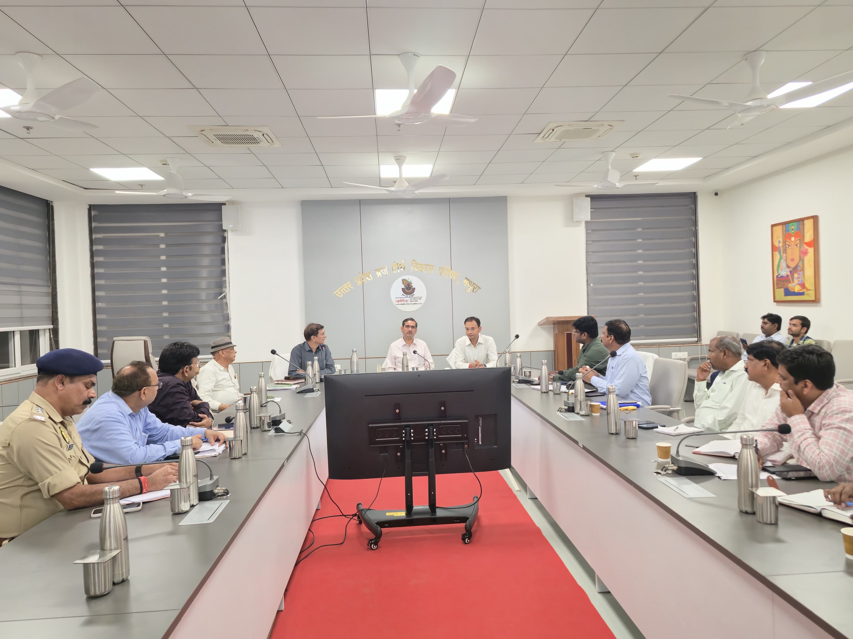 26 अक्टूबर से शुरू होगा ब्रज रज उत्सव, तैयारियों को लेकर डीएम ने की समीक्षा बैठक