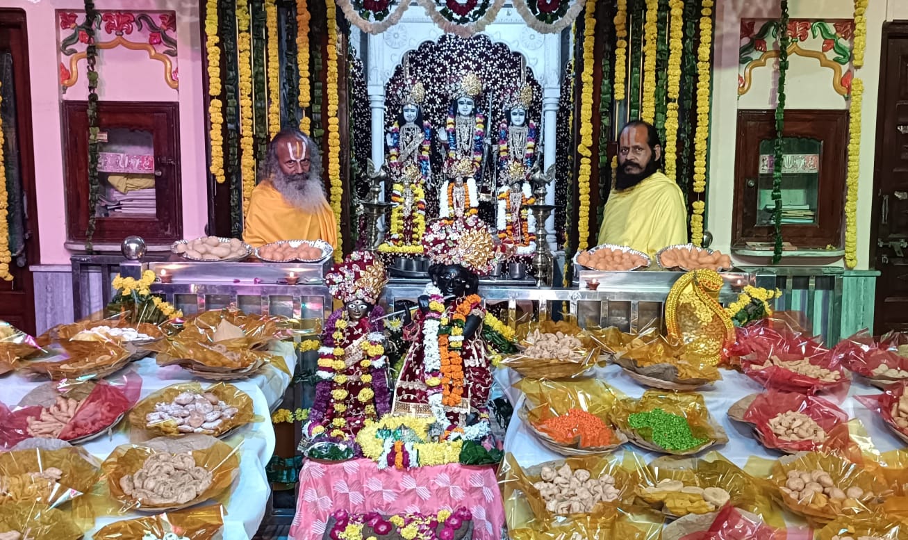 ठाकुर श्री जानकी बल्लभ लाल का अन्नकूट महोत्सव धूमधाम से मनाया