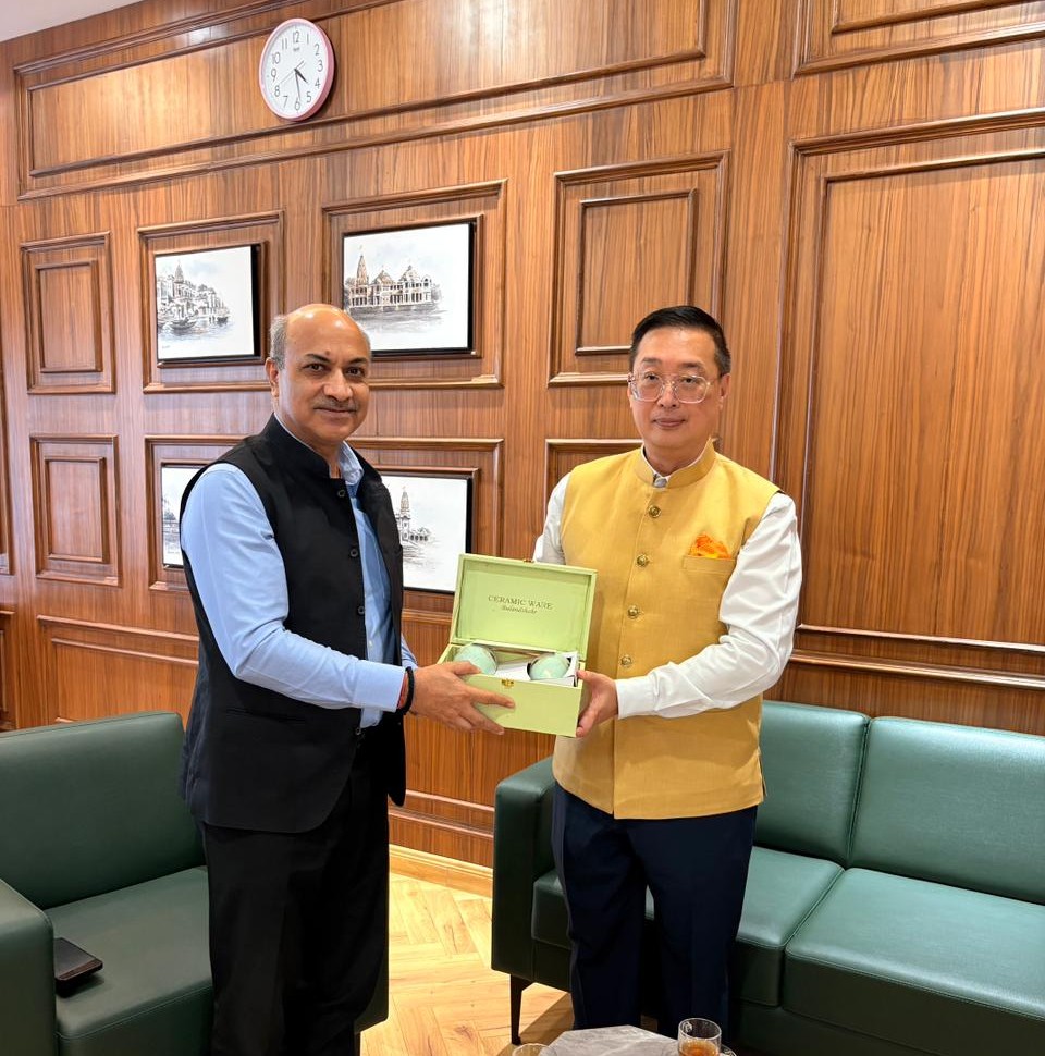 सिंगापुर की कंपनियाँ यूपी में निवेश को लेकर उत्साहित: हाई कमिश्नर साइमन वोंग