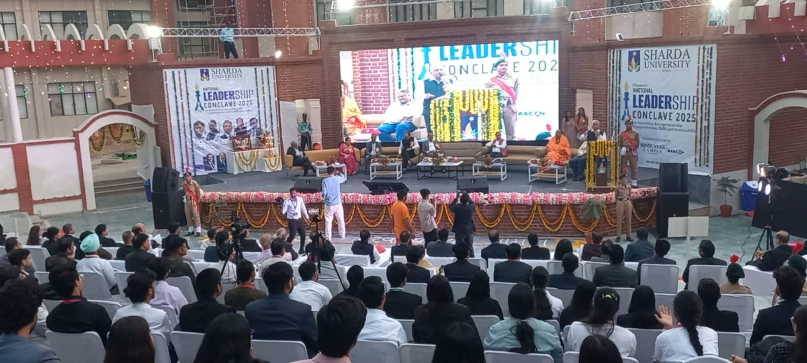 शारदा विश्वविद्यालय  में ‘लीडरशिप कांक्लेव का भव्य शुभारंभ