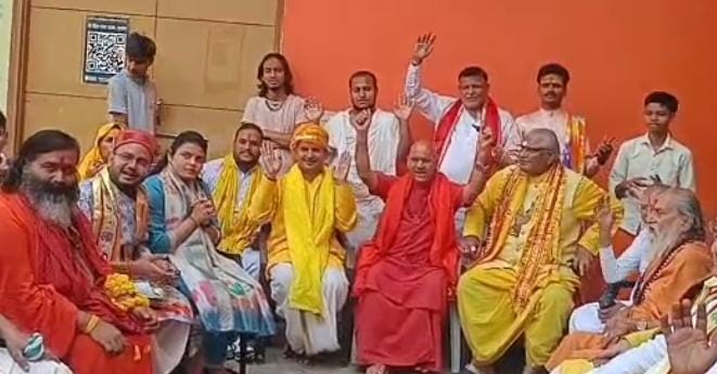 धीरेंद्र कृष्ण शास्त्री को भारत रत्न देने की मांग को लेकर खून से लिखा पत्र