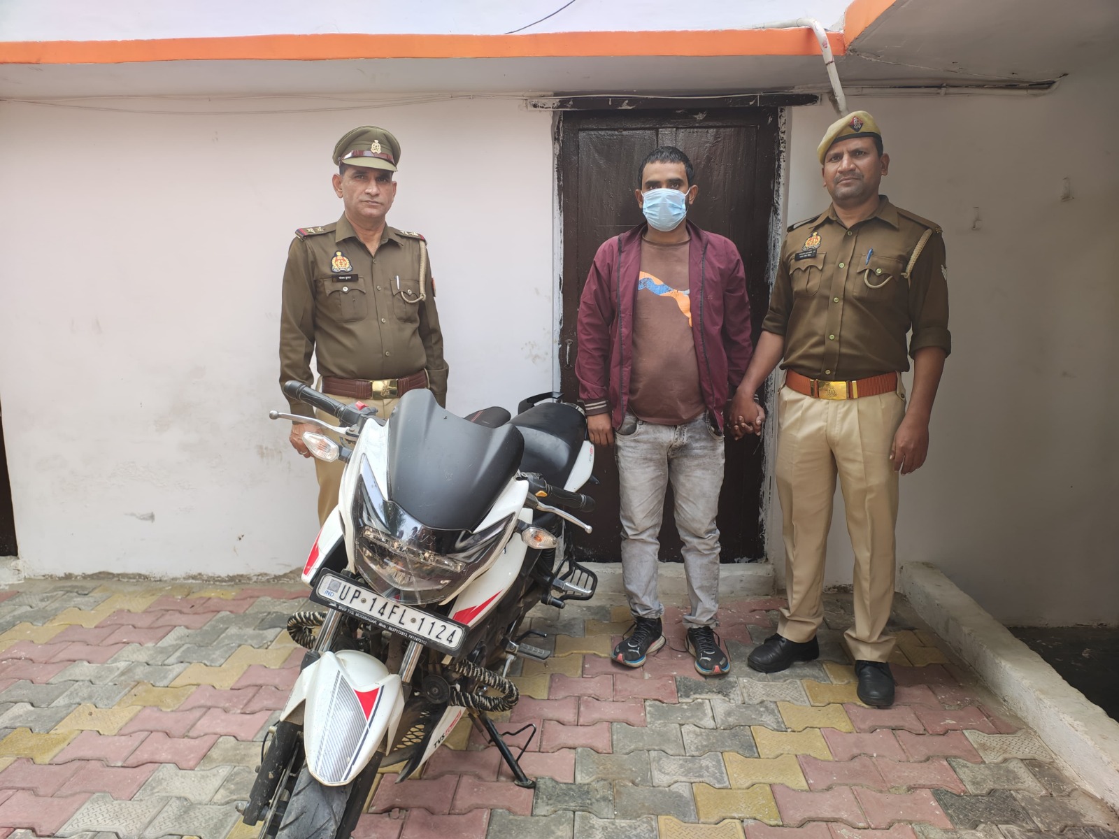 गाजियाबाद के मोदी नगर में हत्या के मामले में फरार चल रहे आरोपी को पुलिस ने किया गिरफ्तार