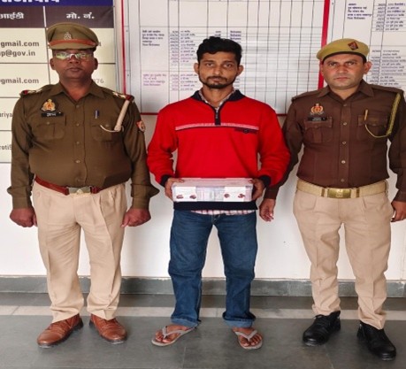 मक्खनपुर पुलिस टीम द्वारा डकैती  में वाँछित  (12 लाख एक हजार नौ सौ रूपये) सहित किया गया गिरफ्तार