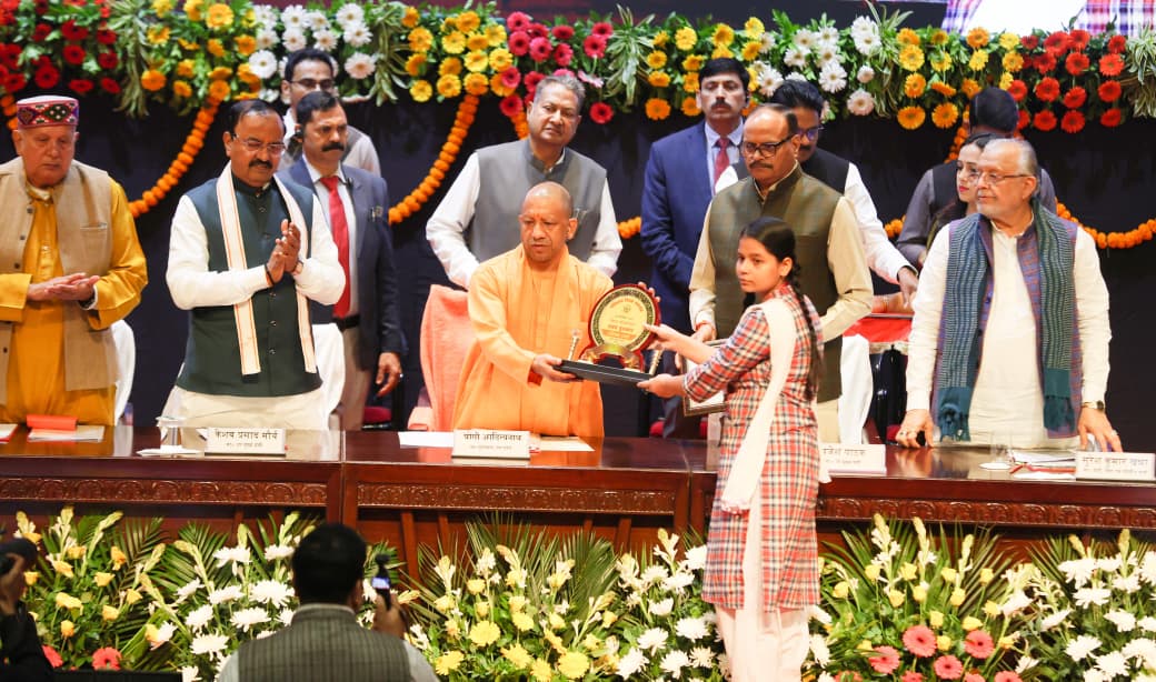 हमारा संविधान दुनिया का सबसे बड़ा और भारत की अनेकता को एकता में जोड़ने वाला हैः मुख्यमंत्री योगी आदित्यनाथ