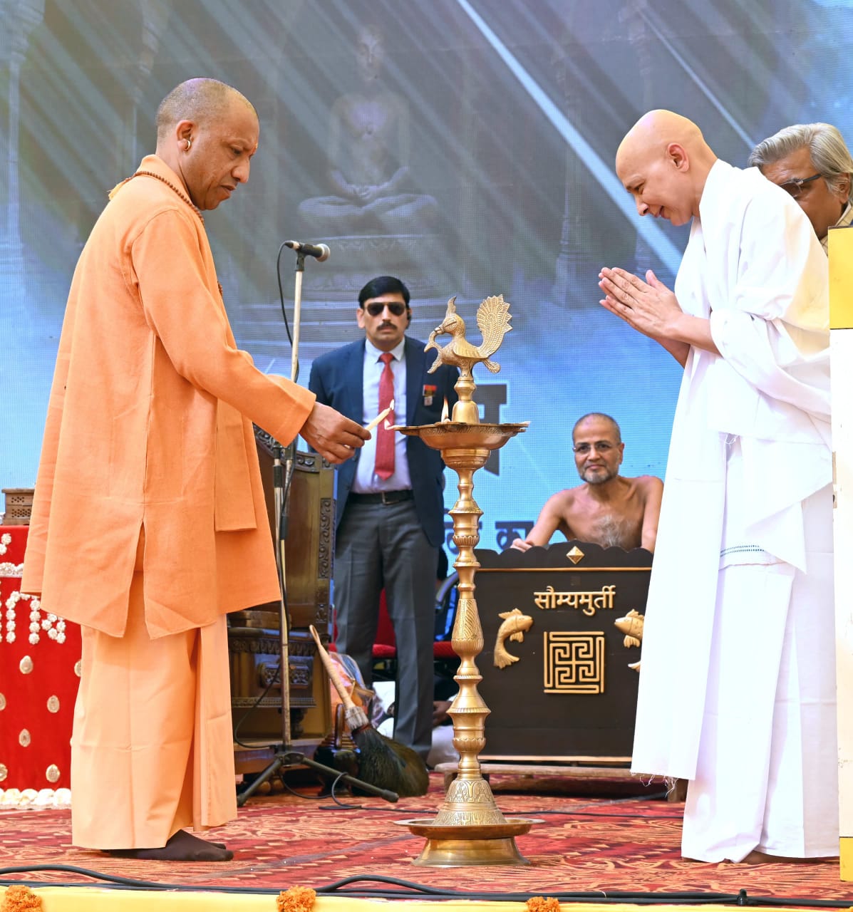 मुख्यमंत्री योगी आदित्यनाथ ने तरुण सागरम् तीर्थ, मुरादनगर में गुफा मंदिर का शुभारंभ किया