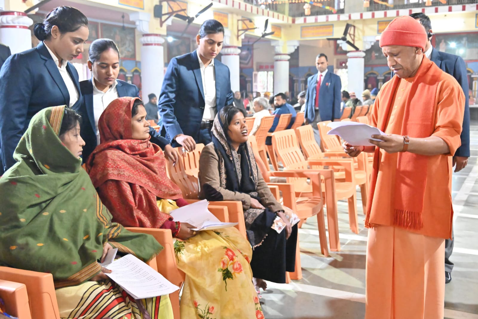 बिना चिंता कराएं इलाज, सरकार करेगी भरपूर आर्थिक मदद : मुख्यमंत्री योगी आदित्यनाथ