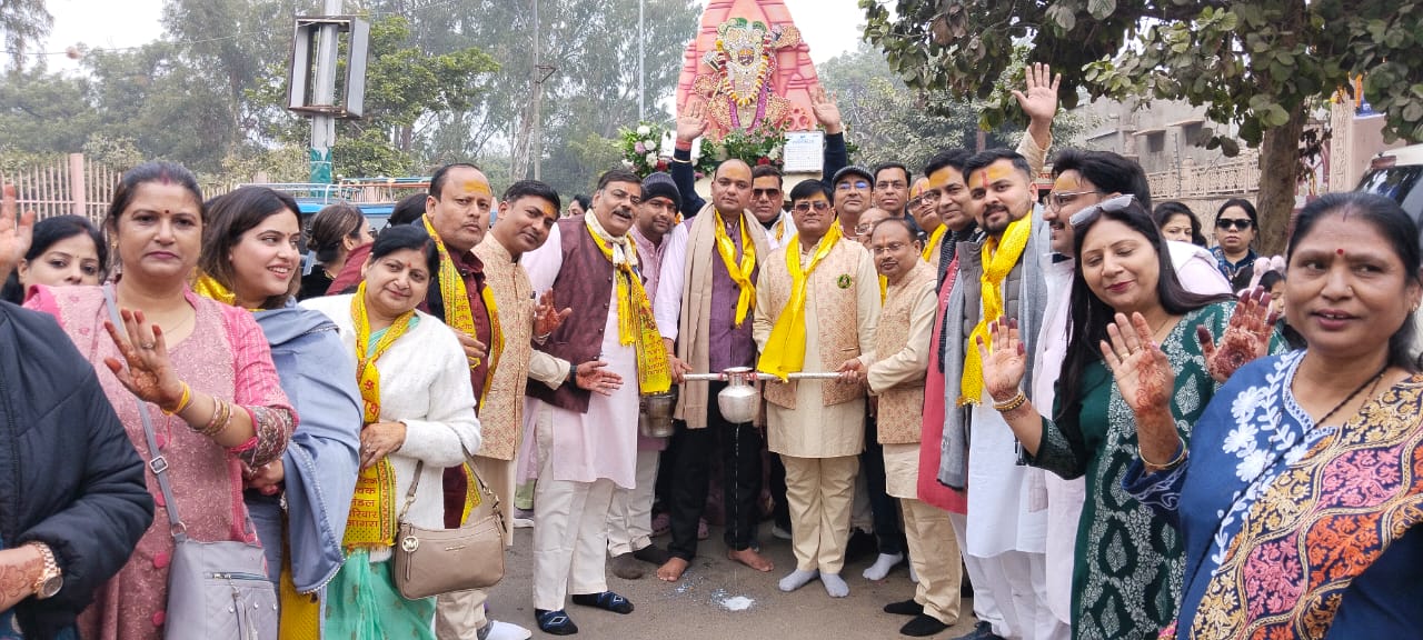 श्री गिरिराज जी सेवक मंडल परिवार आगरा ने श्री गुरु काष्र्णि आश्रम, बड़ी परिक्रमा मार्ग, आन्योर, गोवर्धन में आयोजित किया दो दिवसीय 56 भोग मनोरथ उत्सव