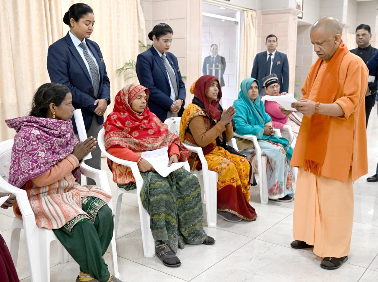 'जनता दर्शन' में आई महिला ने मुख्यमंत्री को सुनाया दुखड़ा, पुलिस आयुक्त को तत्काल उचित कार्रवाई का निर्देश