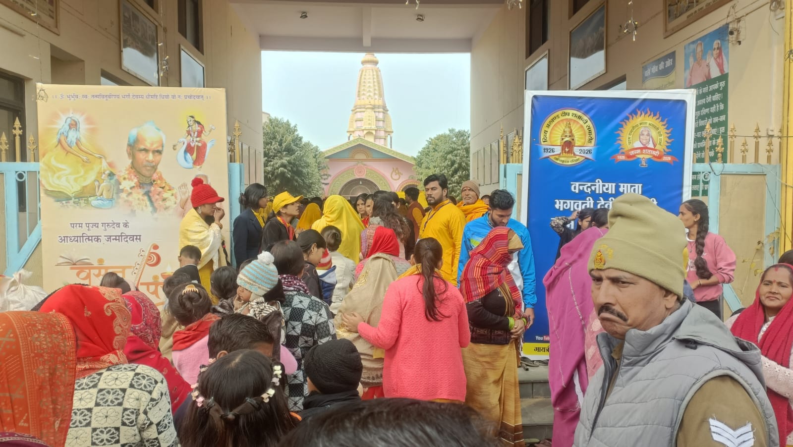 आंवलखेड़ा में बसंत पंचमी का महापर्व: गायत्री महायज्ञ में उमड़ा आस्था का जन सैलाब