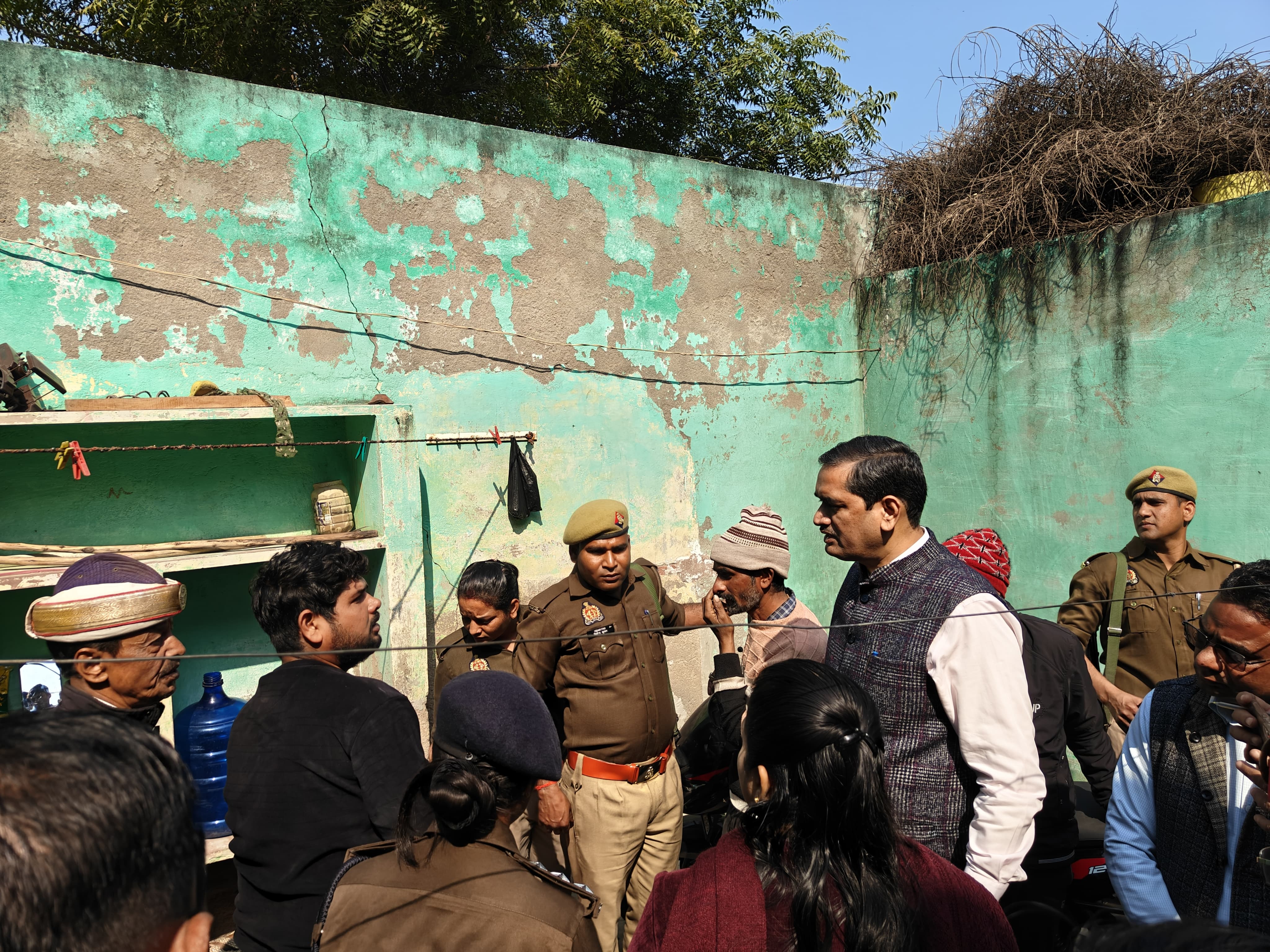 एक ही परिवार के पांच लोगों की मौत से हड़कंप, पुलिस जांच में जुटी