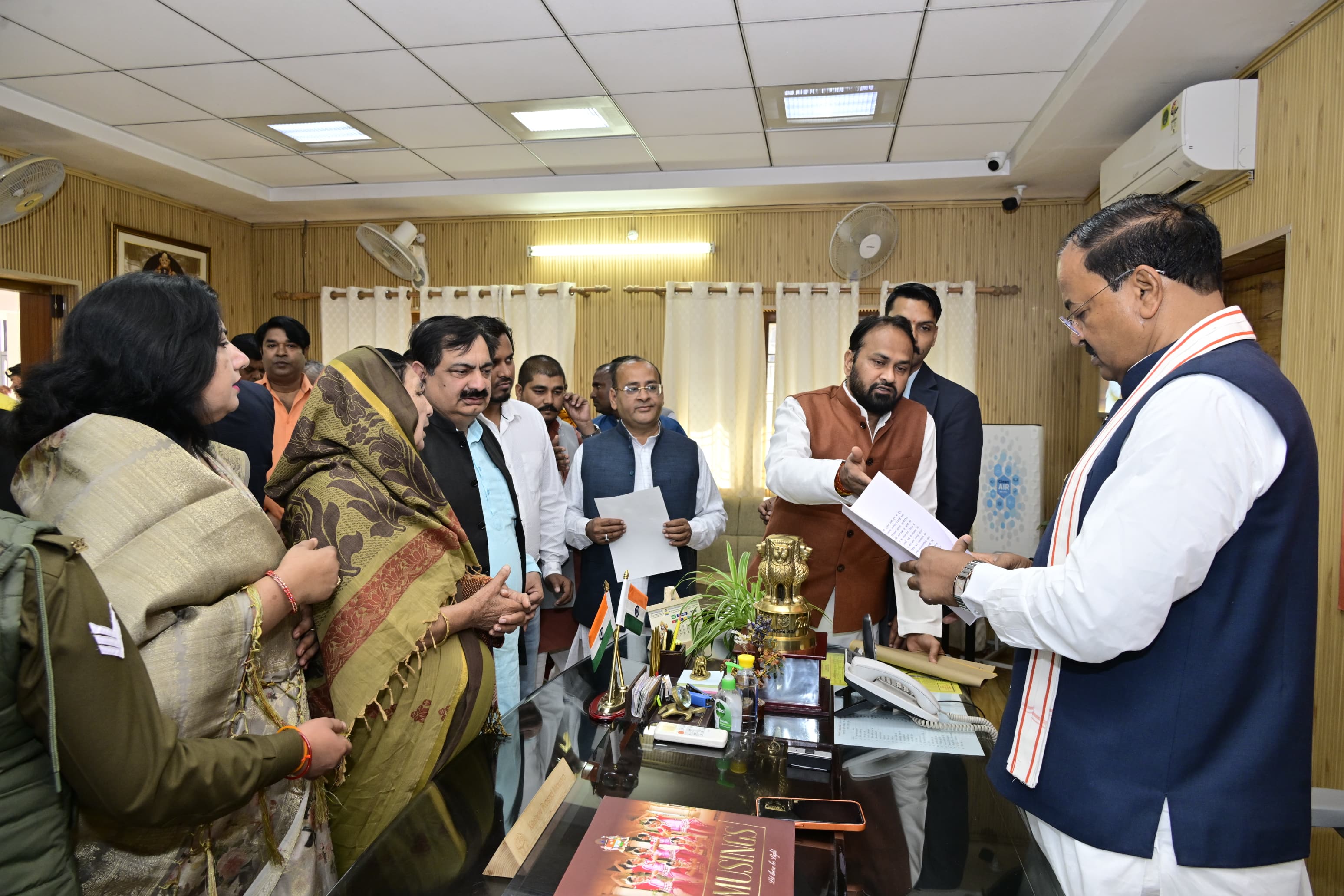 केशव प्रसाद मौर्य ने जनता दर्शन में सुनी समस्याएं, दिए त्वरित निस्तारण के निर्देश