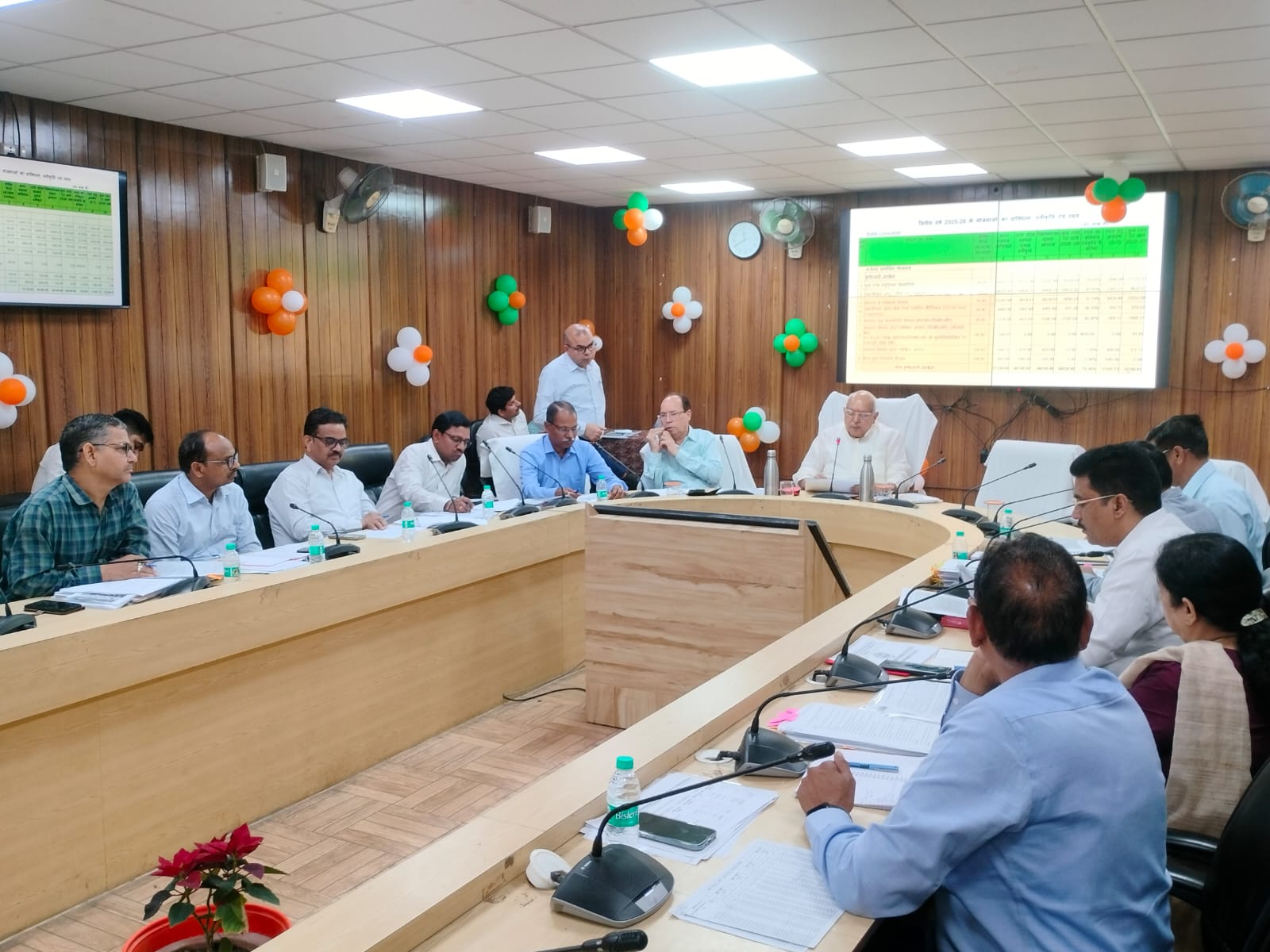 कृषि मंत्री ने की विभागीय योजनाओं की समीक्षा, वर्ष 2025-26 के लक्ष्यों को समय से पूर्ण करने के दिए निर्देश