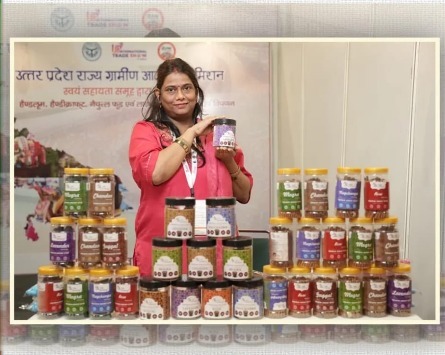 योगी सरकार की पहल से महिलाओं को मिल रहा स्वरोजगार और सशक्तीकरण का लाभ