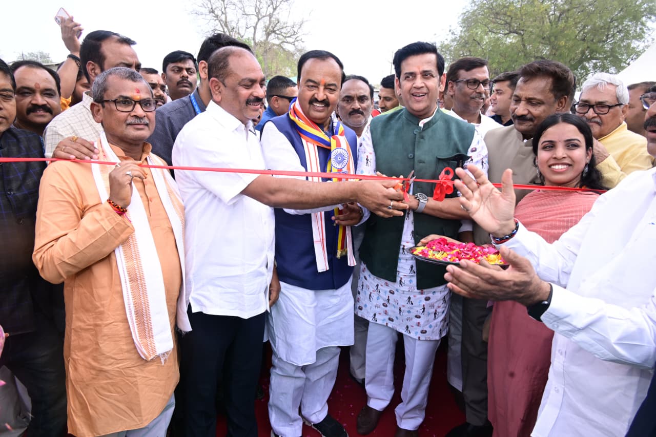 महिला सशक्तिकरण और आत्मनिर्भरता का प्रतीक बन रही हैं स्वयं सहायता समूह की ‘दीदियां’:-  केशव प्रसाद मौर्य