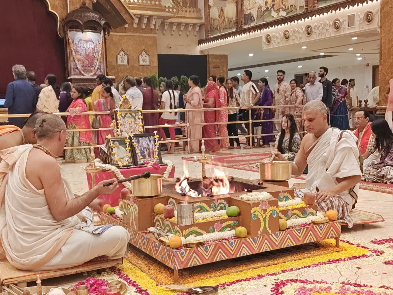 श्रीराम मय हुआ वृन्दावन चंद्रोदय मंदिर, श्रीश्री राधा वृन्दावन चंद्र का 20वां पक्टयोत्सव हर्ष उल्लास के साथ मनाया