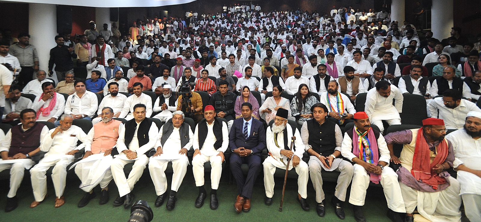 समाजवादी पार्टी कार्यालय पर हुआ होली ईद मिलन समारोह