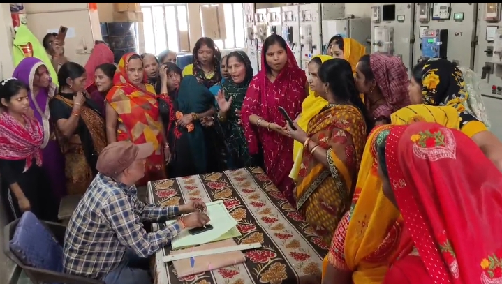 स्मार्ट मीटरों के खिलाफ महिलाओं का फूटा गुस्सा, गंगानगर बिजली घर पर जोरदार प्रदर्शन