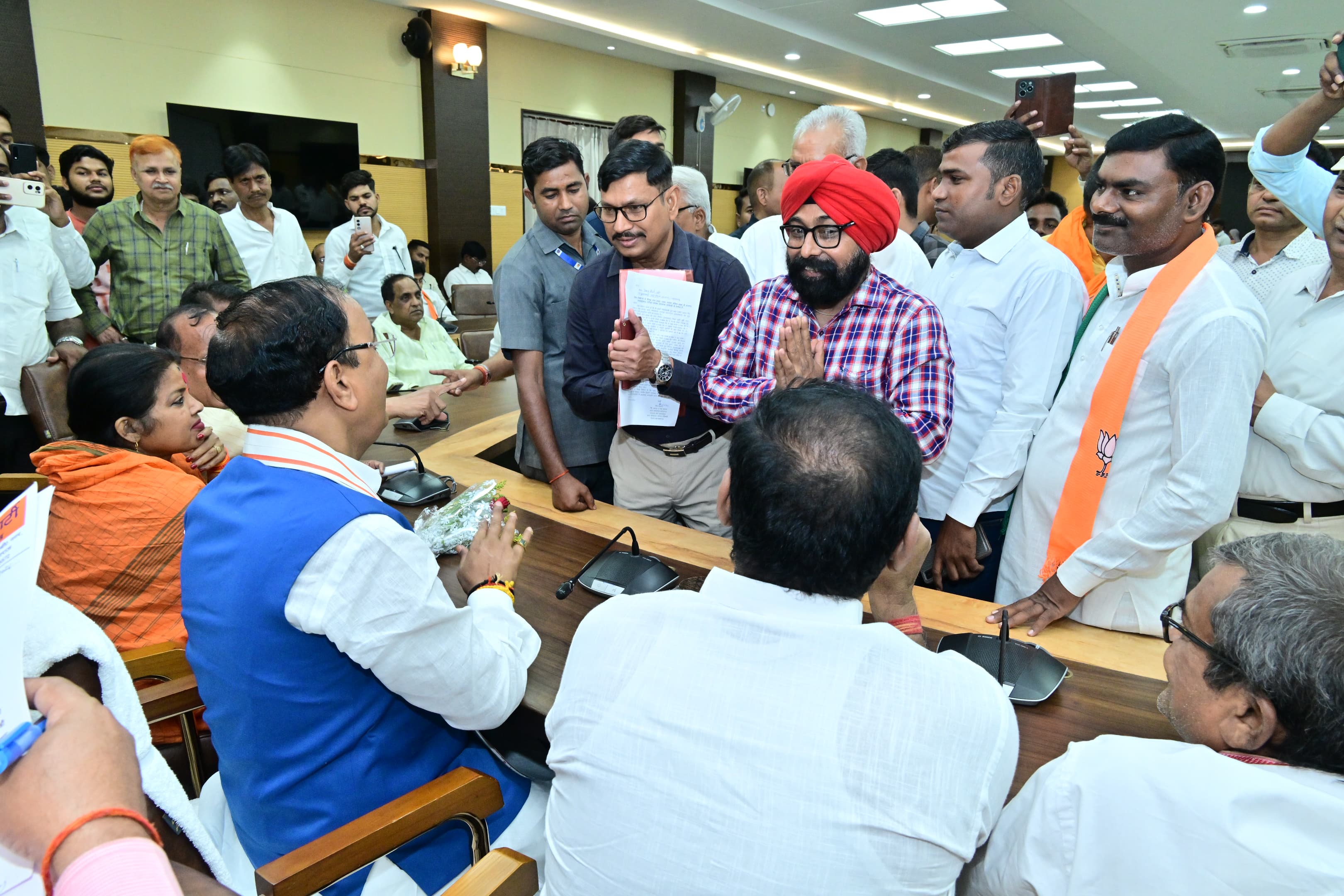 उप मुख्यमंत्री केशव प्रसाद मौर्य ने प्रयागराज में किया जनता दर्शन, जनसमस्याओं के त्वरित समाधान के दिए निर्देश