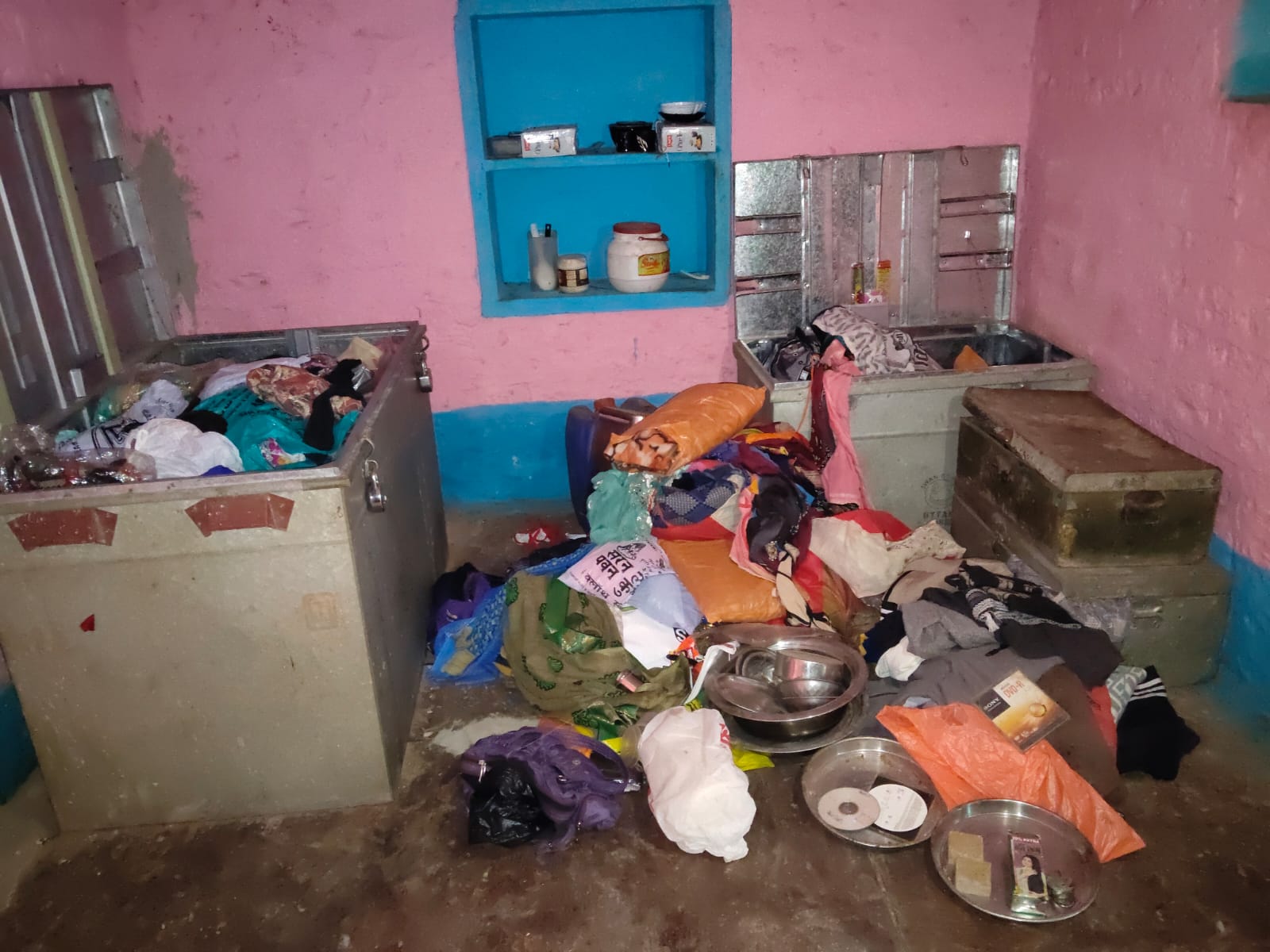 कंचनपुर में लाखों की चोरी, 42000 नगद व सोने के जेवरात ले उडे चोर