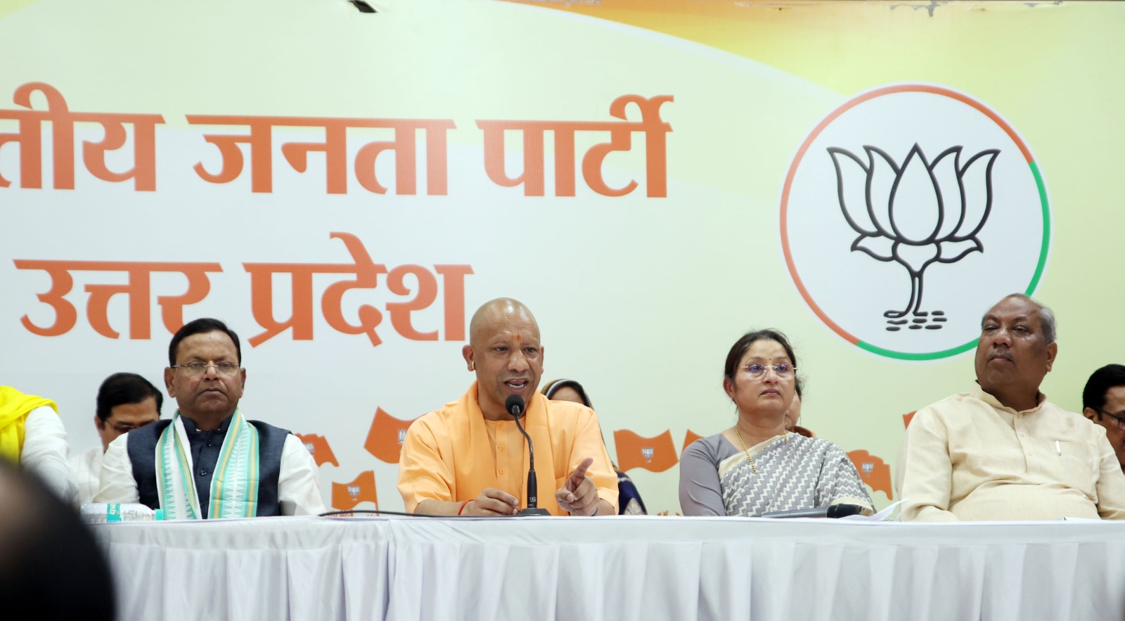 द्रौपदी के चीरहरण जैसे दृश्य की याद दिलाता है विपक्ष का आचरण: सीएम योगी