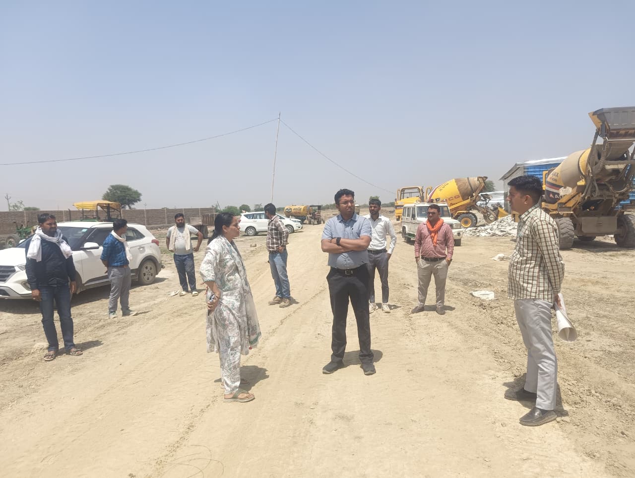 जिला कलेक्टर ने किया निर्माणाधीन जिला चिकित्सालय एवं विभिन्न राजकीय भूमियों का निरीक्षण, भूमि संरक्षण और प्रशासनिक भवनों के विस्तार के दिए निर्देश