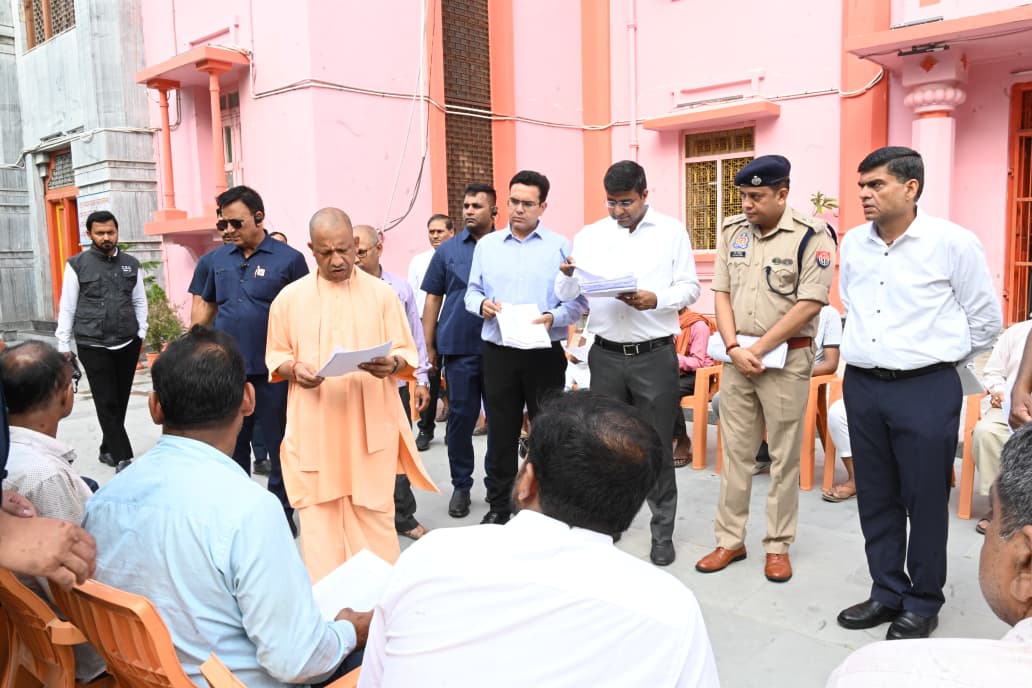 जनता दर्शन में सीएम योगी आदित्यनाथ ने सुनीं 150 लोगों की समस्याएं