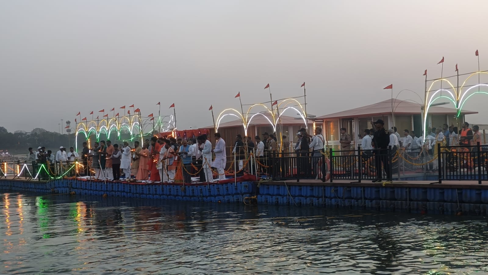मुख्यमंत्री योगी आदित्यनाथ ने प्रयागराज नगर निगम के नवनिर्मित सदन हॉल और विभिन्न विकास परियोजनाओं का किया लोकार्पण-शिलान्यास