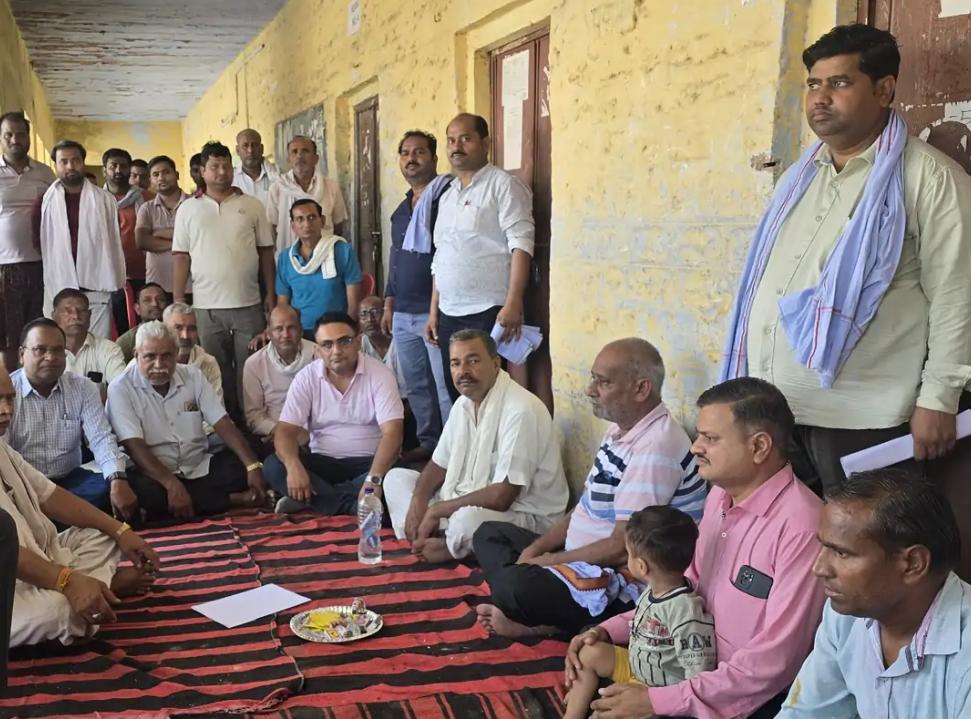 बसेड़ी में गल्ला व्यापारी के 2.80 लाख रुपए चोरीः चोर थैला उठाकर फरार, सर्वसमाज ने बैठक के बाद एसडीएम को दिया ज्ञापन, बाजार बंद की चेतावनी
