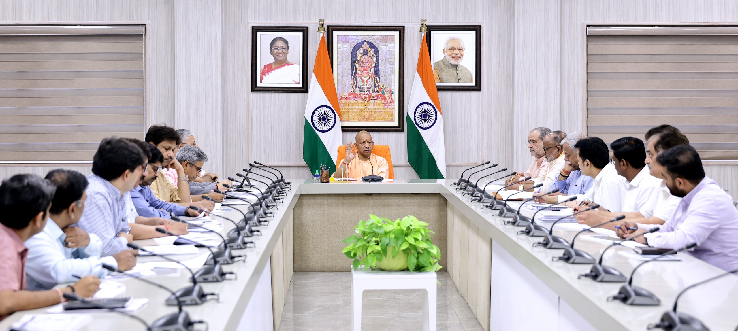 पारदर्शी और व्यवस्थित हो आउटसोर्स व्यवस्था: मुख्यमंत्री