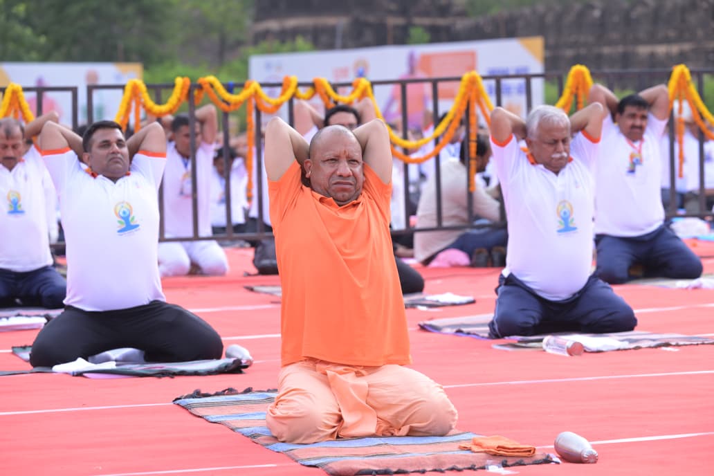 योग भारत की विरासत, स्वस्थ शरीर ही स्वस्थ राष्ट्र का आधार: सीएम योगी