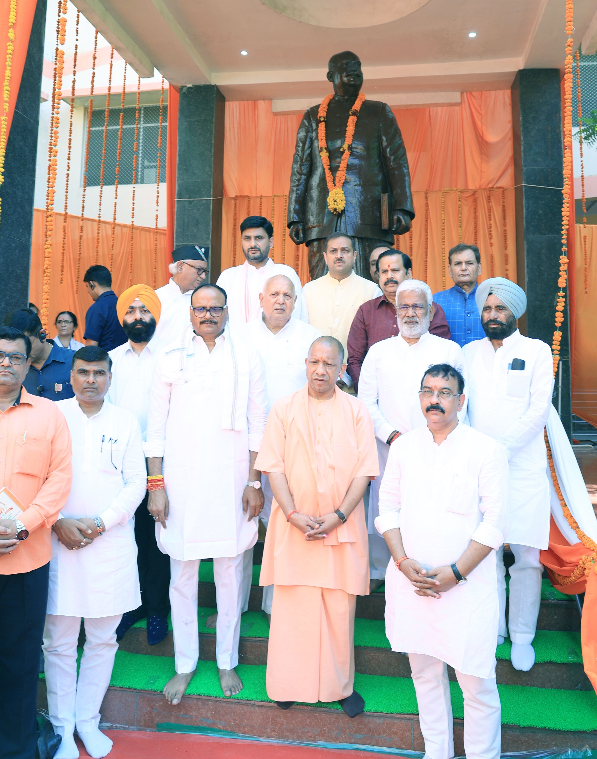 मुख्यमंत्री ने दी डॉ. श्यामा प्रसाद मुखर्जी को श्रद्धांजलि