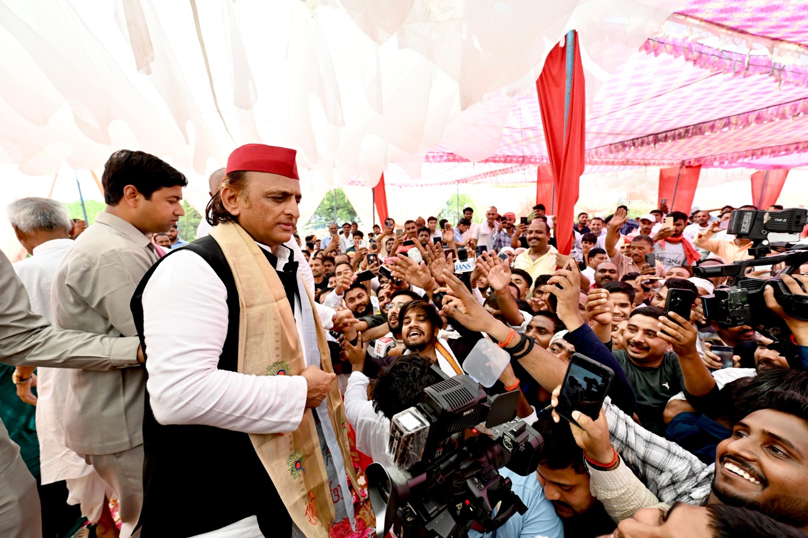 अलीगंज में हुई अग्निकांड की घटना सामान्य नहीं सरकार की नाकामी: अखिलेश यादव