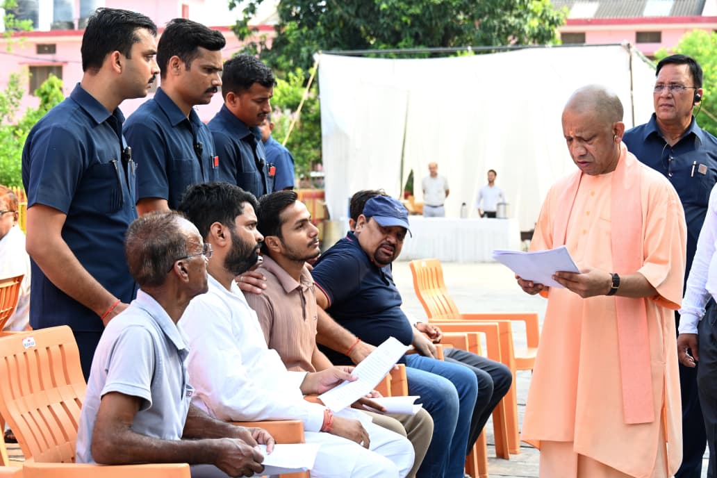 लगातार दूसरे दिन जनता दर्शन में मुख्यमंत्री ने सुनीं 200 लोगों की समस्याएं