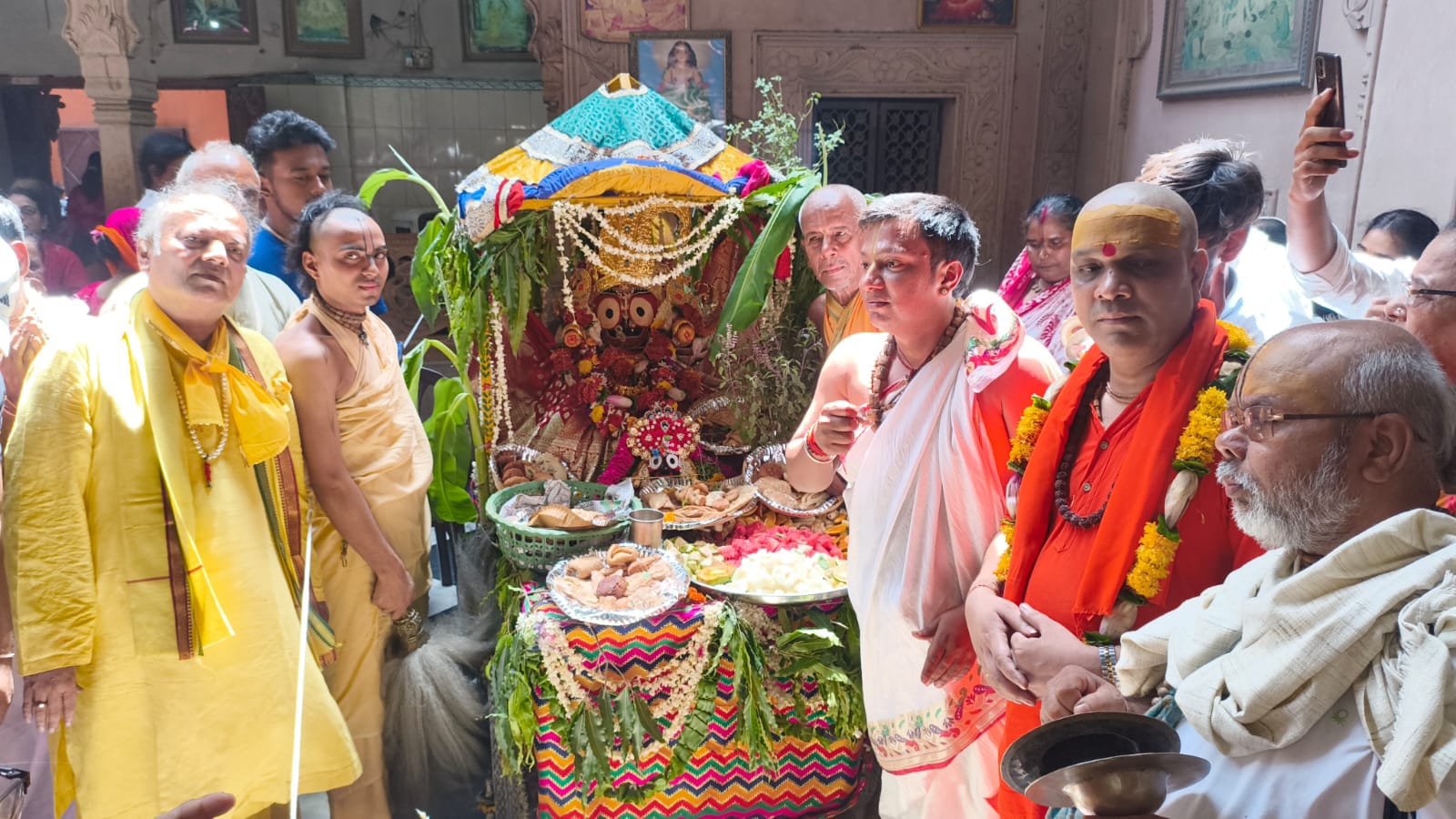 राधा दामोदर मंदिर में उमड़ी आस्था का सैलाब, धूमधाम से निकाली गई भगवान जगन्नाथ की रथयात्रा