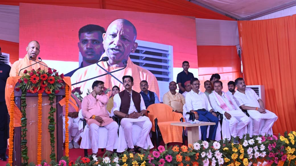 सपा शासन में भूमाफियाओं ने सरकारी जमीनों पर गलत इंदराज कर लोगों को बरगलाकर जमीनें बेची थीं : मुख्यमंत्री