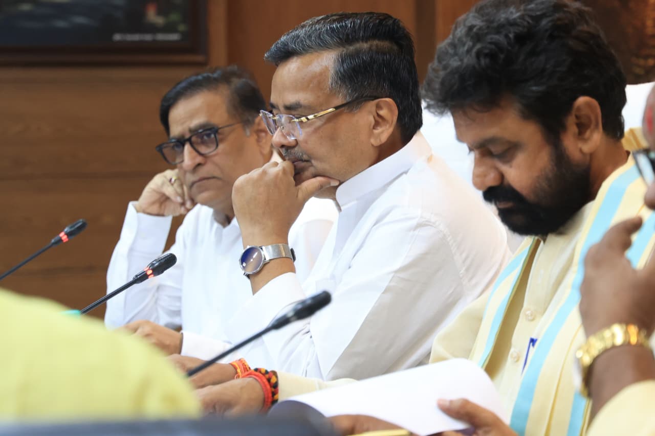 गुणवत्ता और समयबद्धता के साथ पूरे हों सभी पर्यटन विकास कार्य: जयवीर सिंह