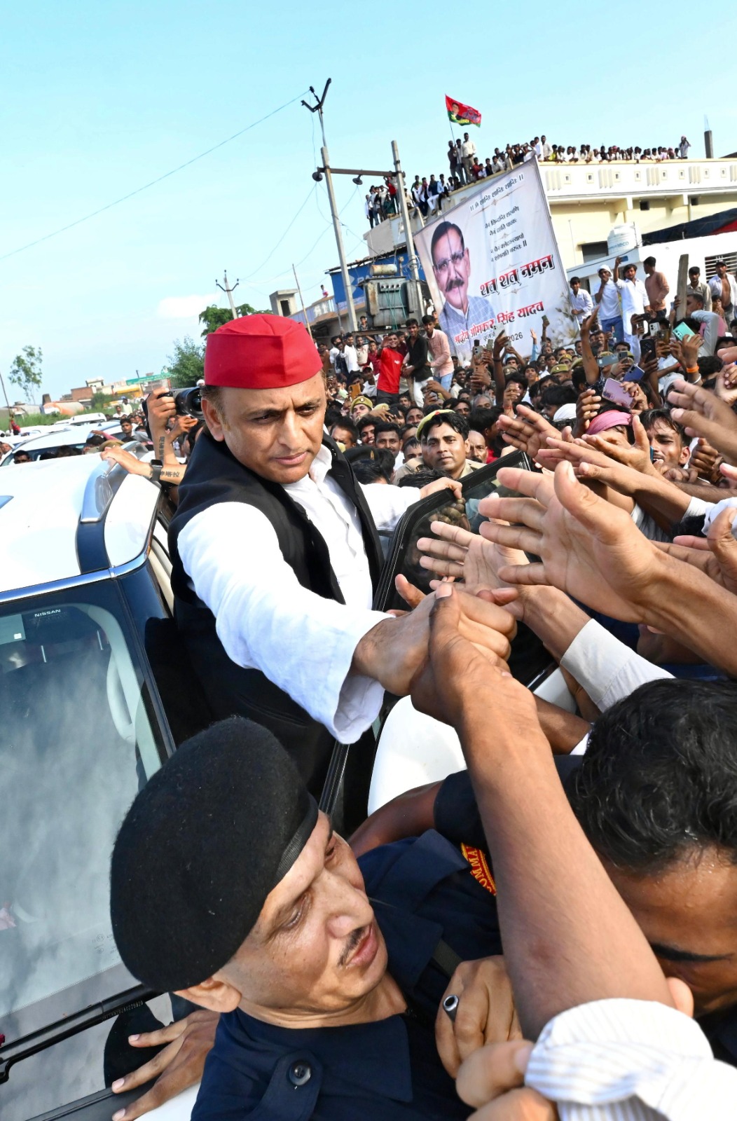 प्रधानमंत्री को बचाने के लिए मंत्री धर्मेंद्र प्रधान ने दिया इस्तीफा: अखिलेश यादव
