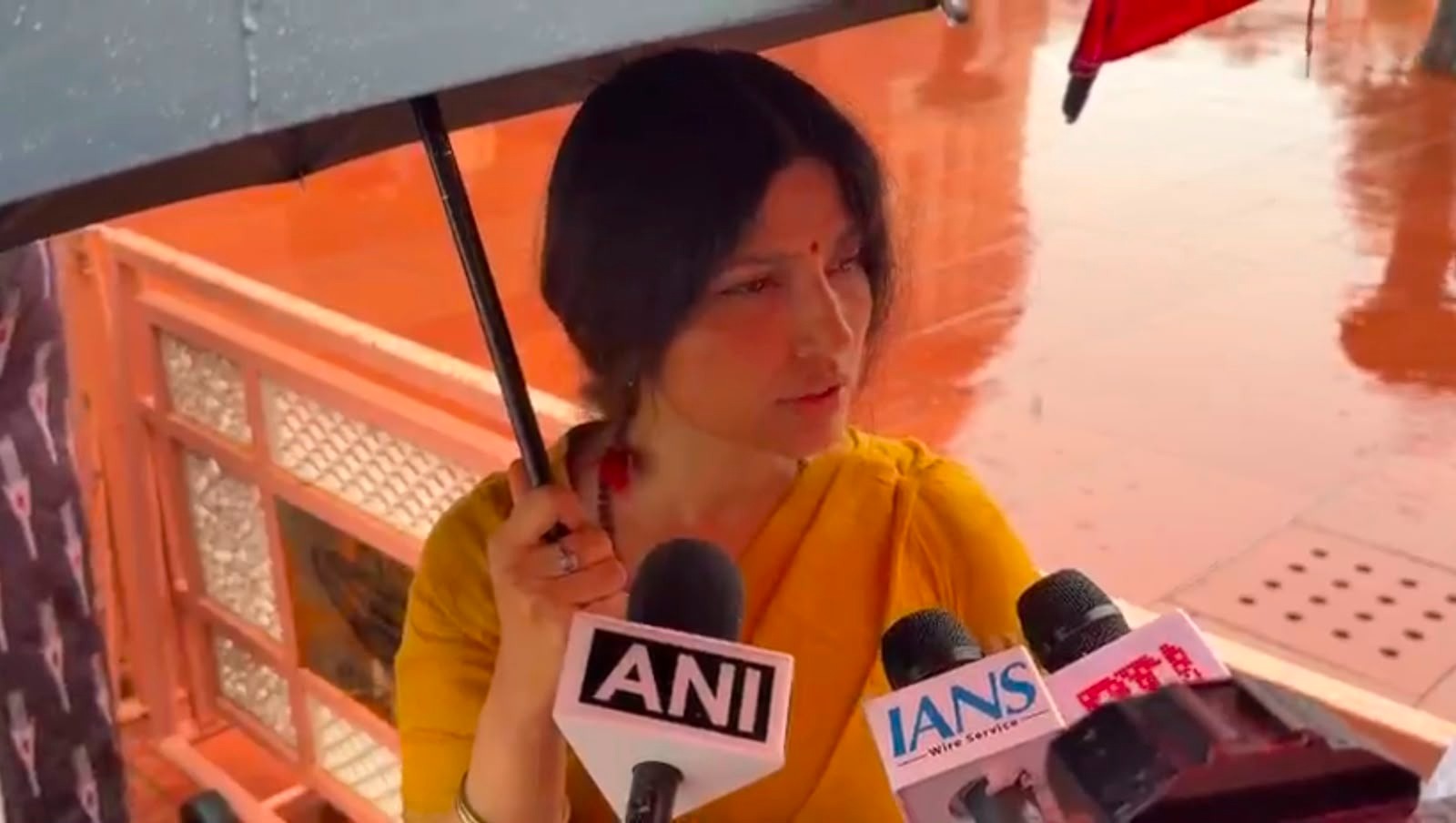 भाजपा सरकार लोकतंत्र को खत्म कर रही है: डिंपल यादव