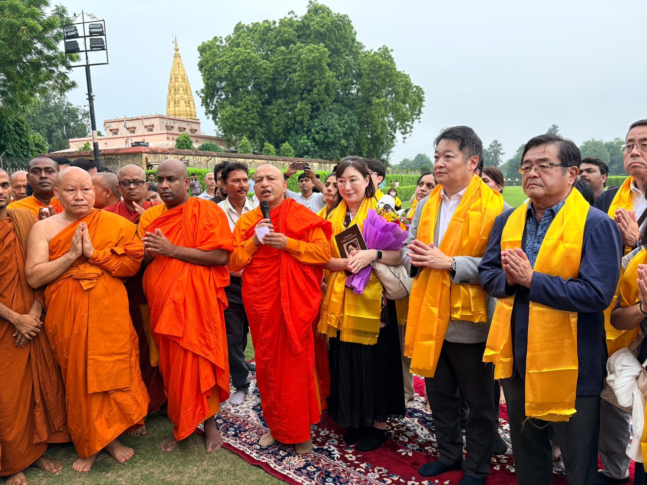 विदेशी मेहमानों ने भगवान बुद्ध के पदचिन्हों का किया अनुसरण, दर्शन से हुए अभिभूत