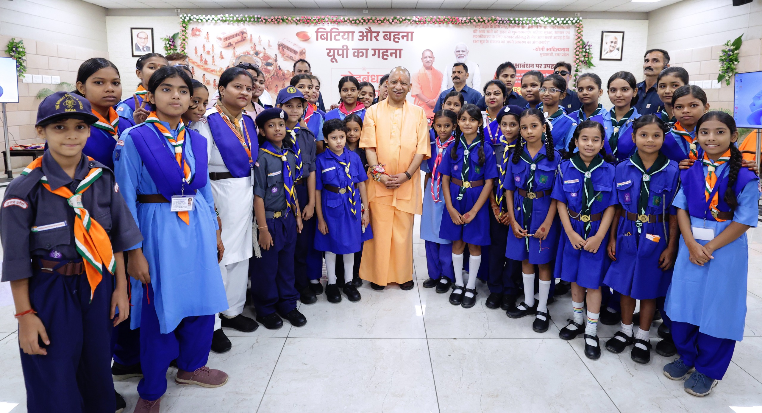 स्कूली बच्चियों ने बांधी स्नेह की डोर, मुख्यमंत्री ने दोहराया सुरक्षा, सम्मान और स्वावलंबन का संकल्प