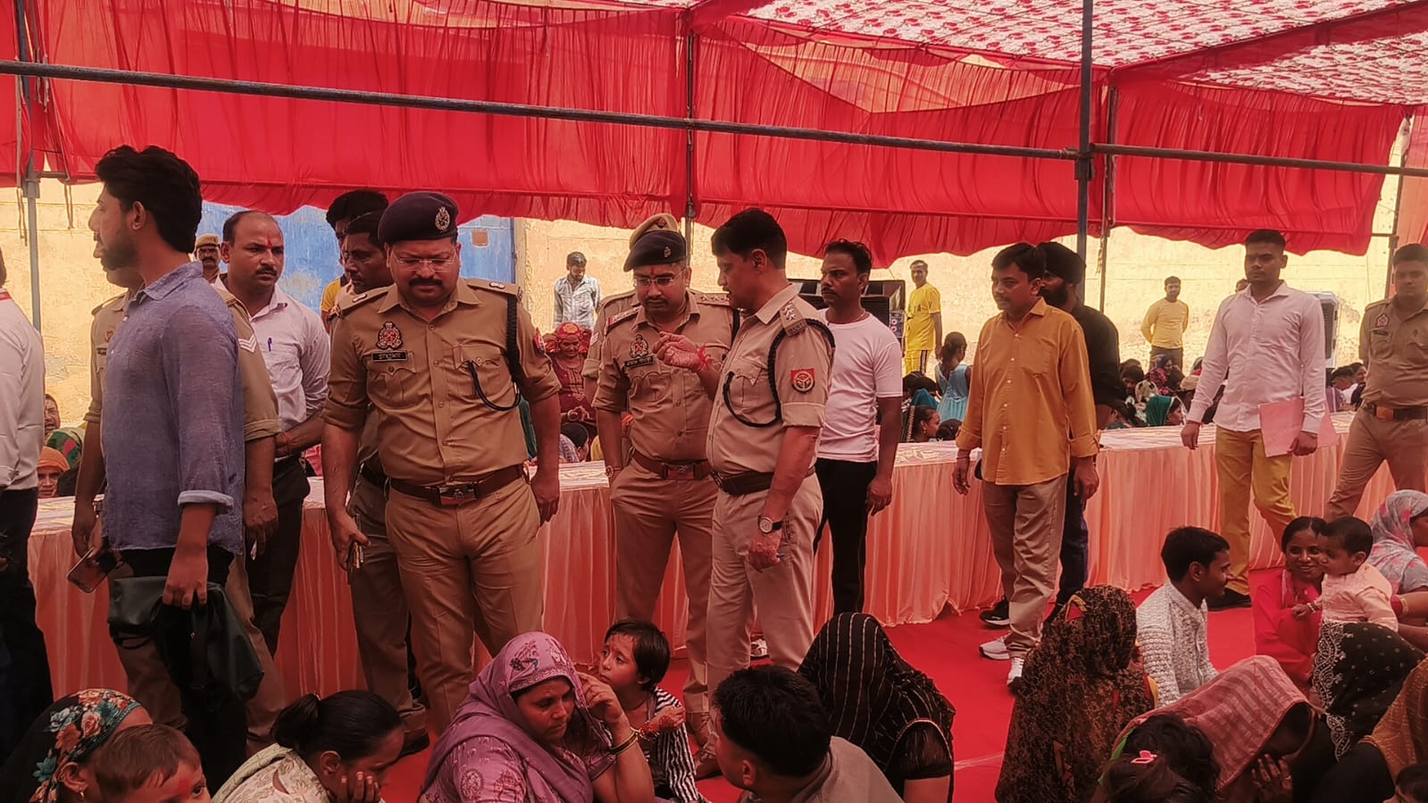 मथुरा जिला कारागार में धूमधाम से मनाया गया रक्षाबंधन, बहनों ने भाई के बांधी राखी