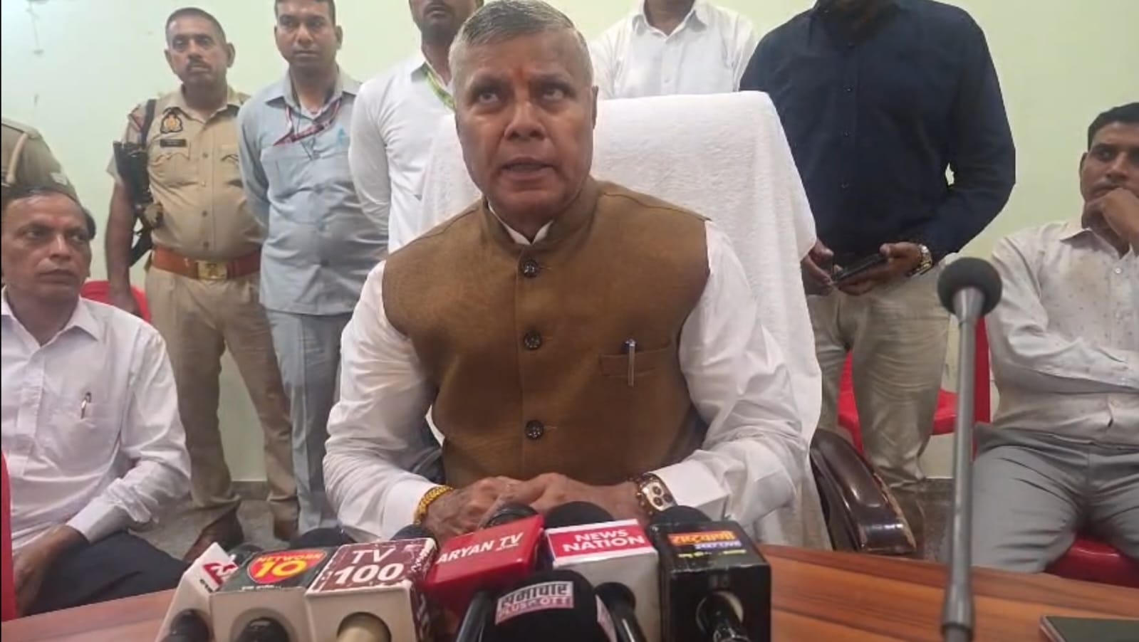 सामाजिक समरसता महासम्मेलन की तैयारी को लेकर मंत्री होमगार्ड व नागरिक सुरक्षा धर्मवीर प्रजापति ने की बैठक, दीपावली बाद आगरा में होगा भव्य महासम्मेलन