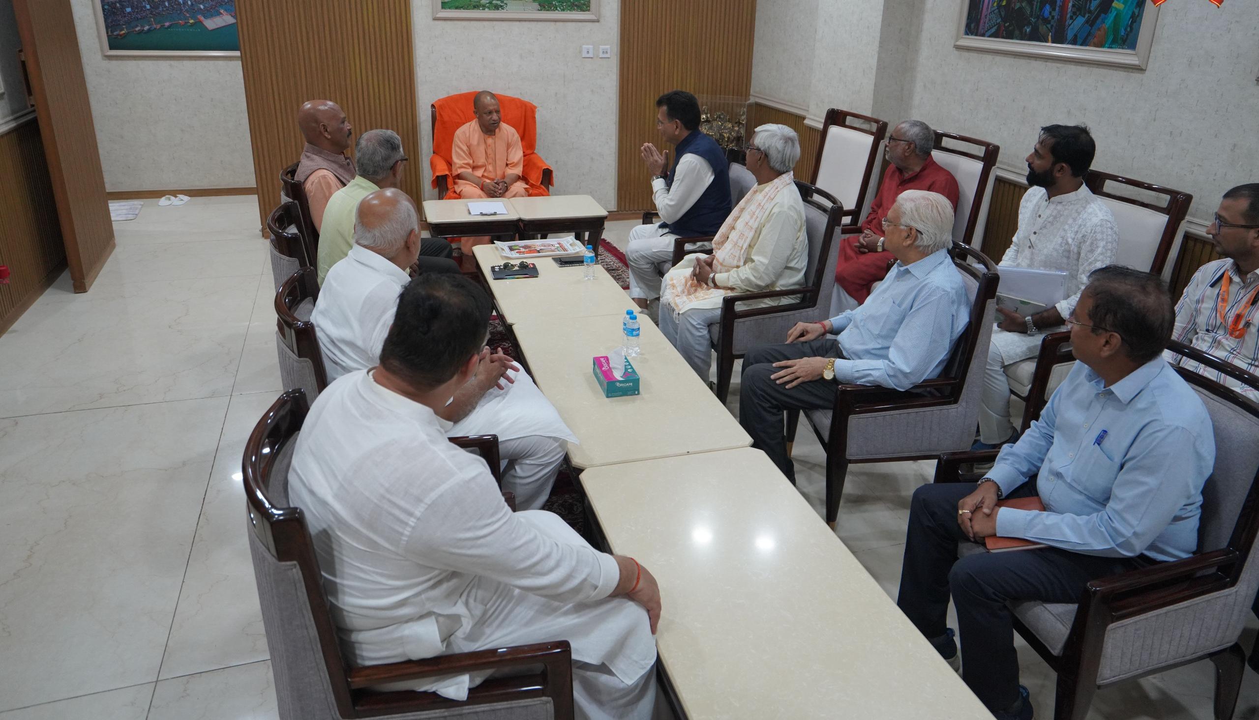 मुख्यमंत्री ने राम मंदिर परिसर की व्यवस्थाओं का किया निरीक्षण, श्रद्धालुओं की सुविधाओं पर दिया जोर