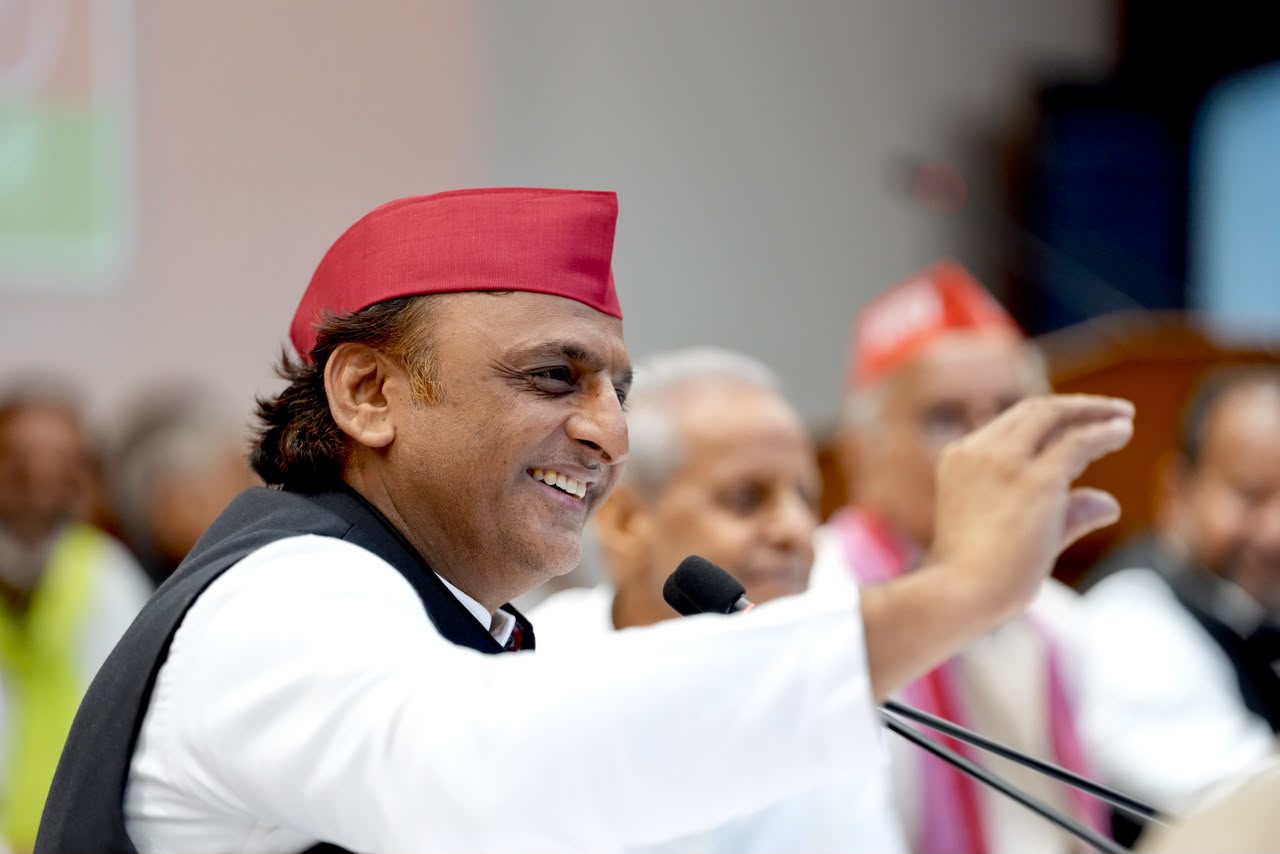 भाजपा लोकतंत्र की दुश्मन है लोकतांत्रिक व्यवस्था को तहस नहस करने पर उतारू है: अखिलेश यादव