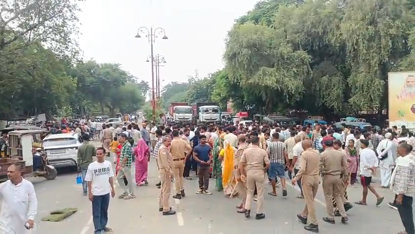 वृंदावन मार्ग पर दर्दनाक हादसा, बस ने छीनी परिवार के मुखिया की जिंदगी, एक झटके में बुझ गया घर का चिराग, सड़क हादसे से गांव में शोक की लहर