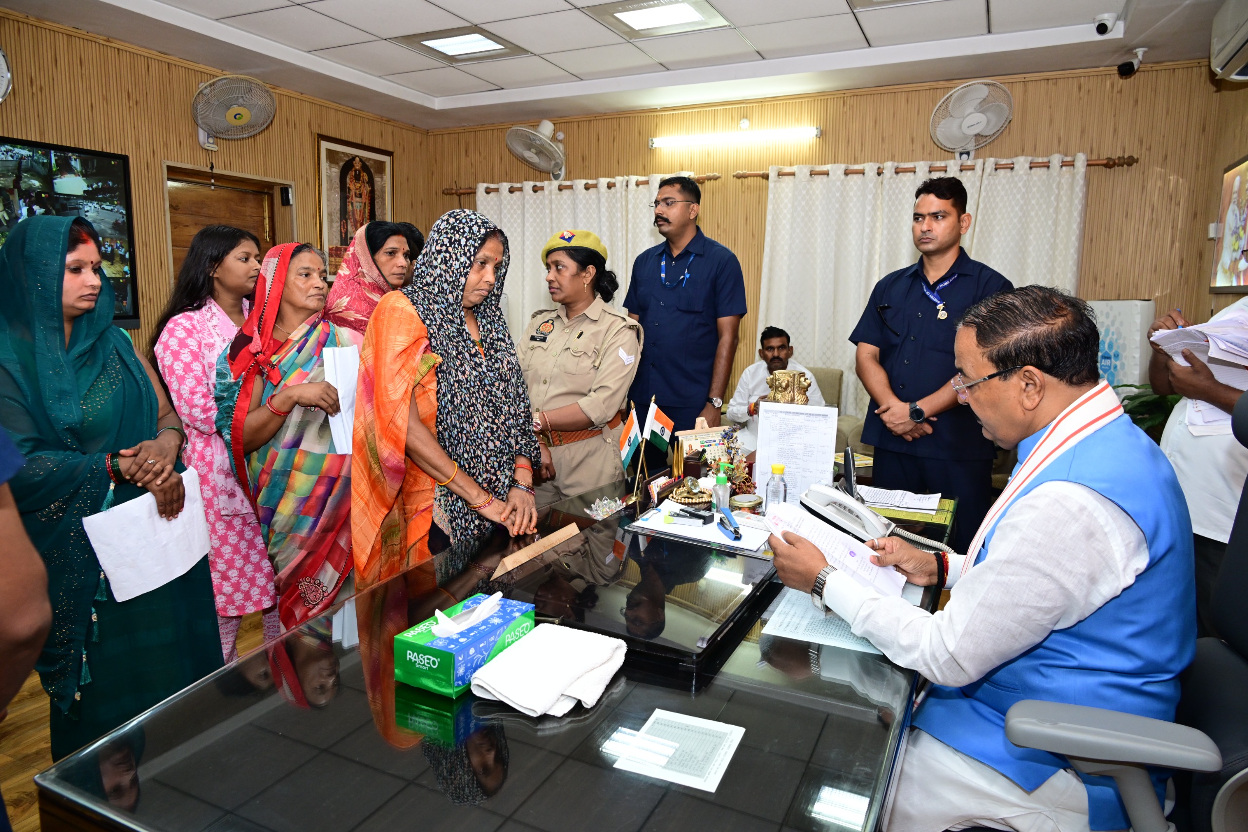उप मुख्यमंत्री केशव प्रसाद मौर्य ने जनता दर्शन में सुनी समस्याएं, दिए त्वरित निस्तारण के निर्देश